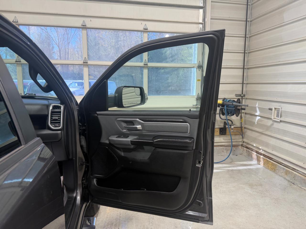 RAM 1500 Big Horn 4x4 Quad Cab 6'4" Box 2022