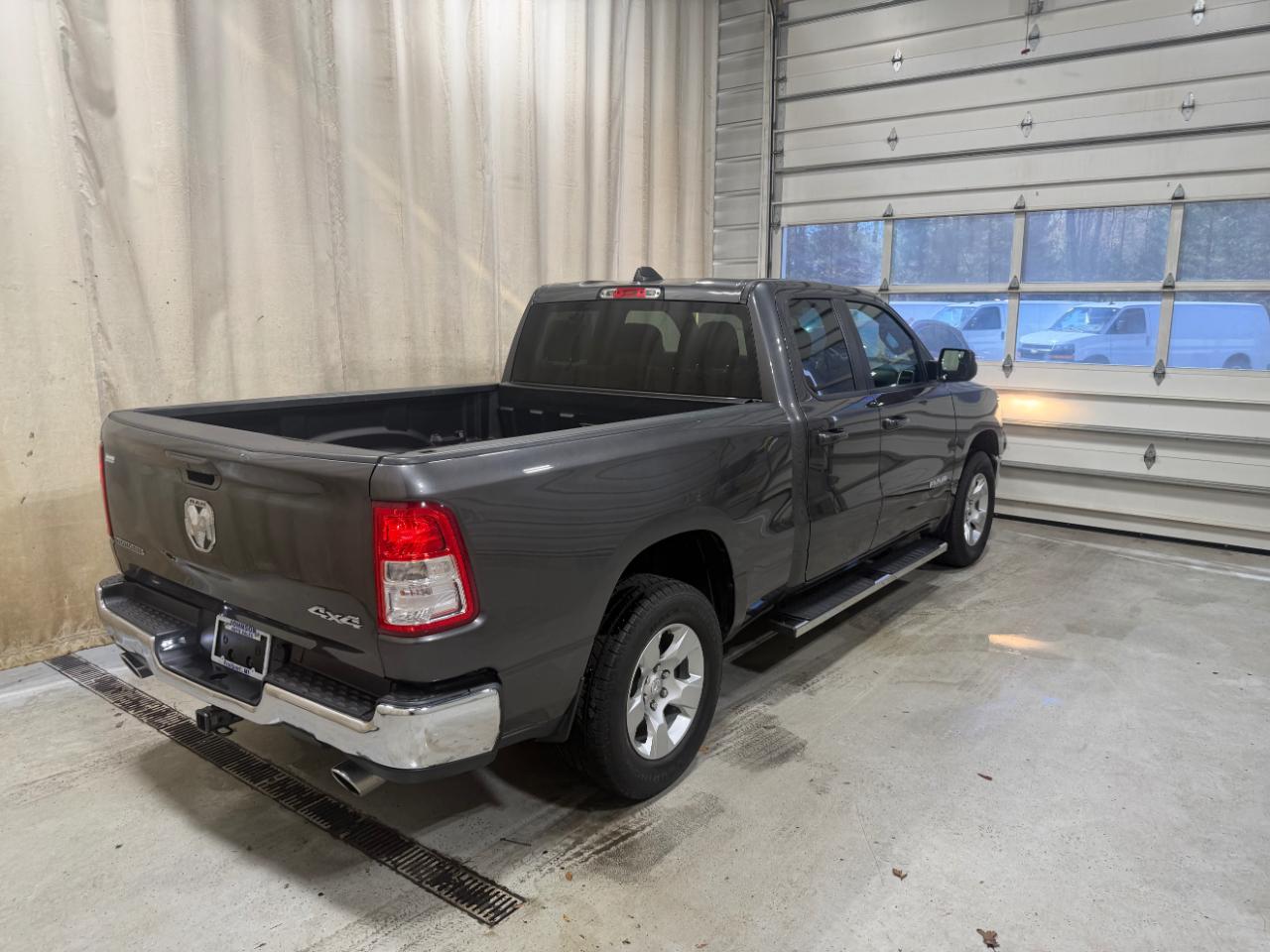 RAM 1500 Big Horn 4x4 Quad Cab 6'4" Box 2022
