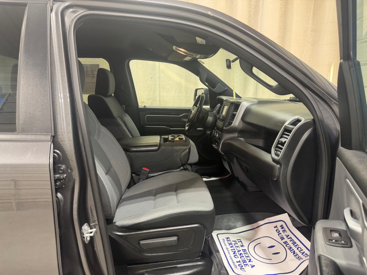 RAM 1500 Big Horn 4x4 Quad Cab 6'4" Box 2022