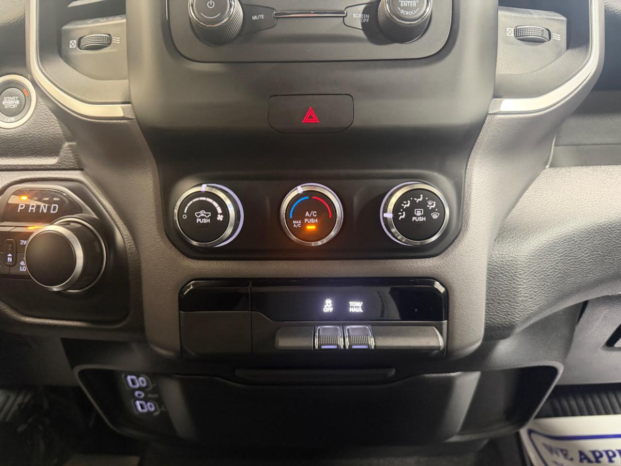 RAM 1500 Big Horn 4x4 Quad Cab 6'4" Box 2022