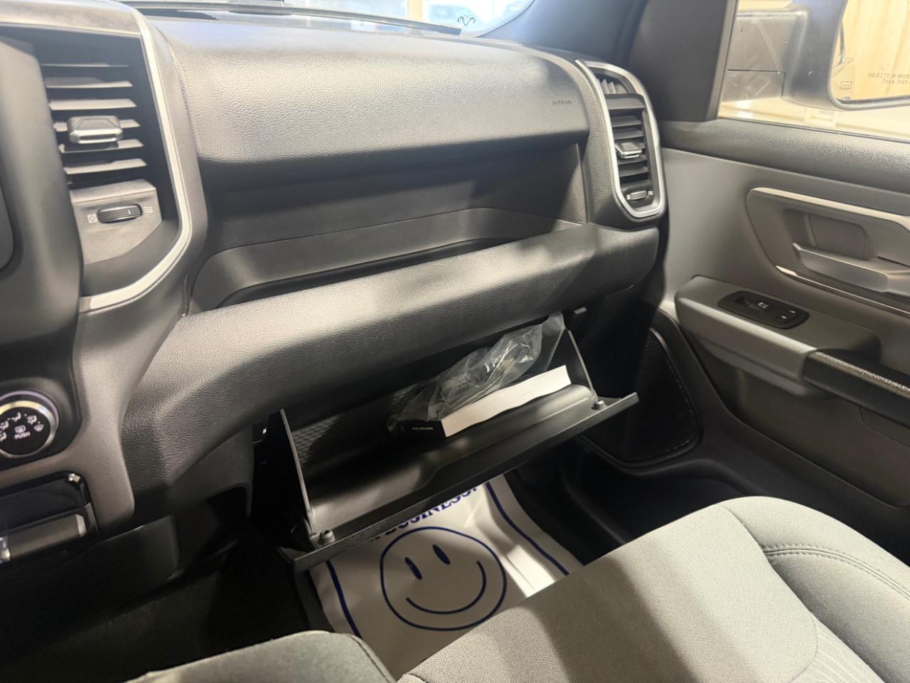 RAM 1500 Big Horn 4x4 Quad Cab 6'4" Box 2022