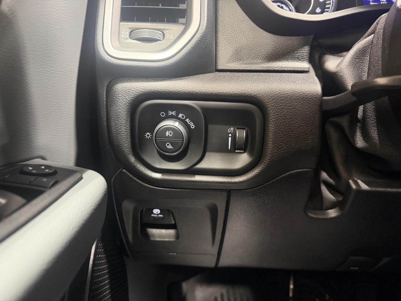 RAM 1500 Big Horn 4x4 Quad Cab 6'4" Box 2022
