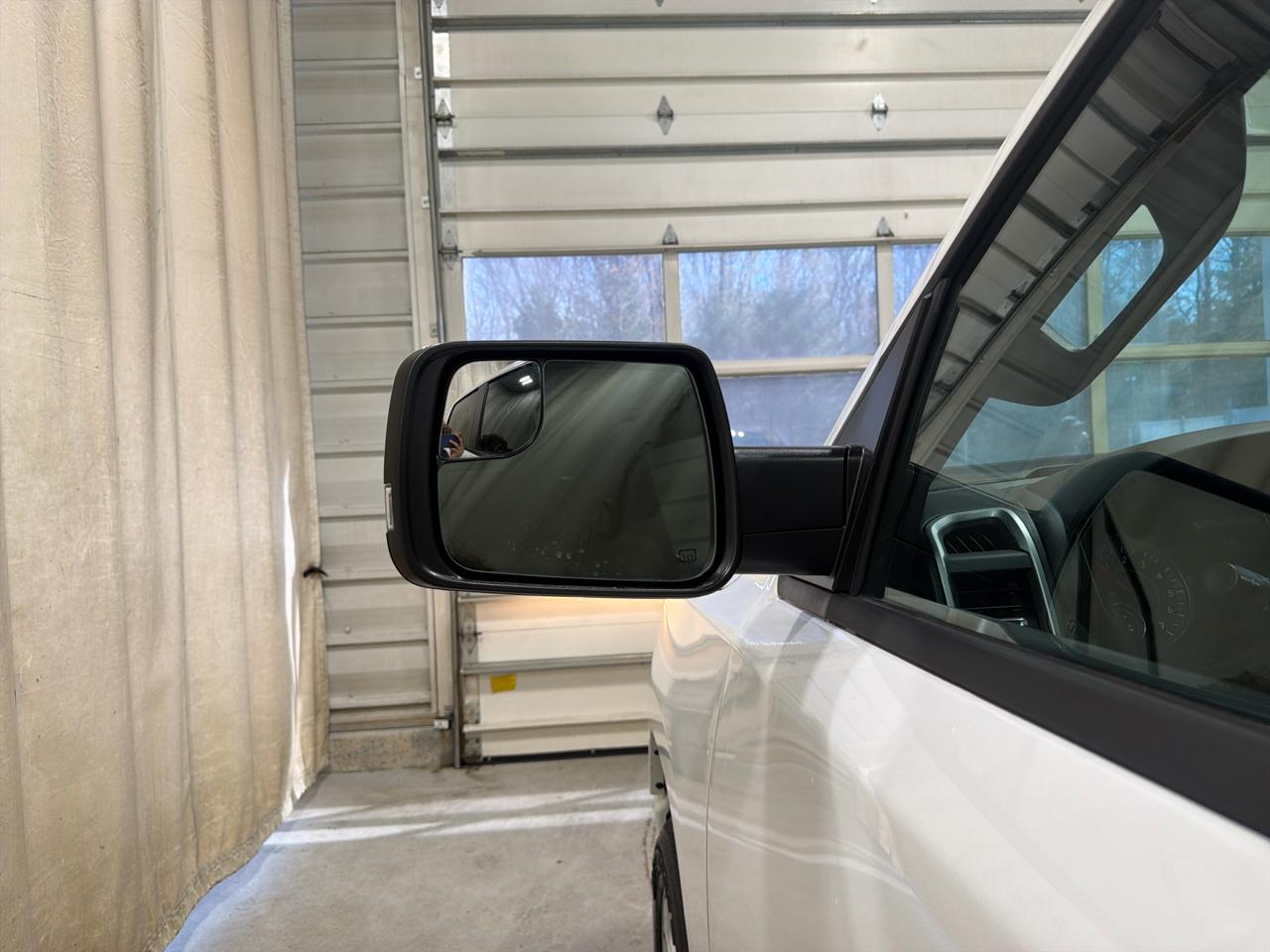 RAM 1500 Big Horn 4x4 Crew Cab 5'7" Box 2023