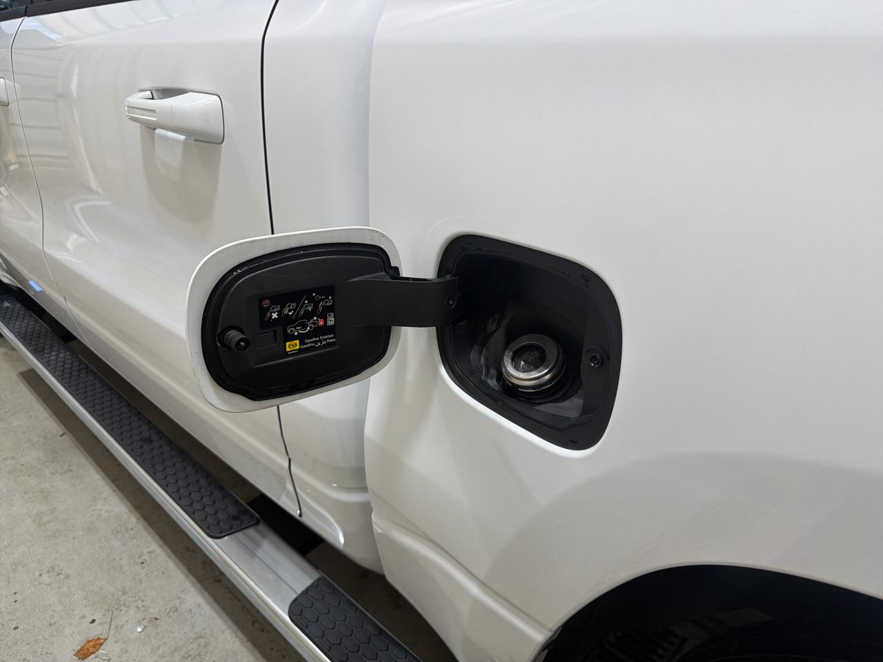 RAM 1500 Big Horn 4x4 Crew Cab 5'7" Box 2023