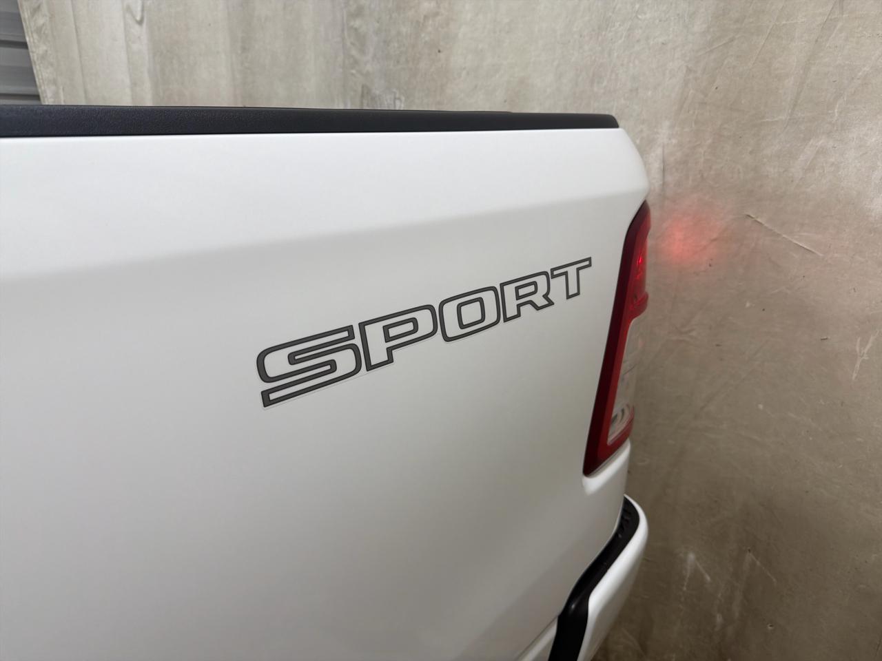 RAM 1500 Big Horn 4x4 Crew Cab 5'7" Box 2023