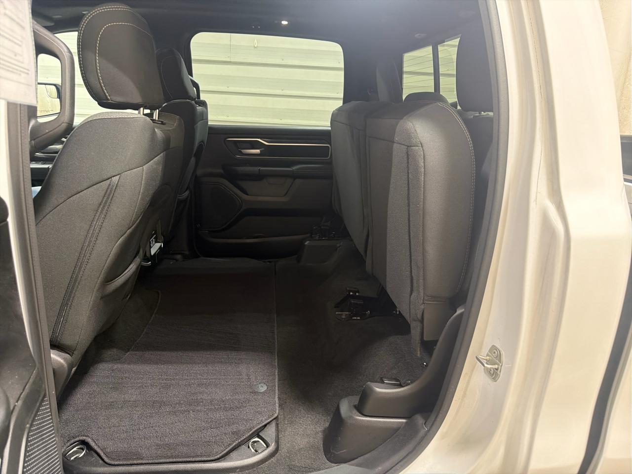 RAM 1500 Big Horn 4x4 Crew Cab 5'7" Box 2023