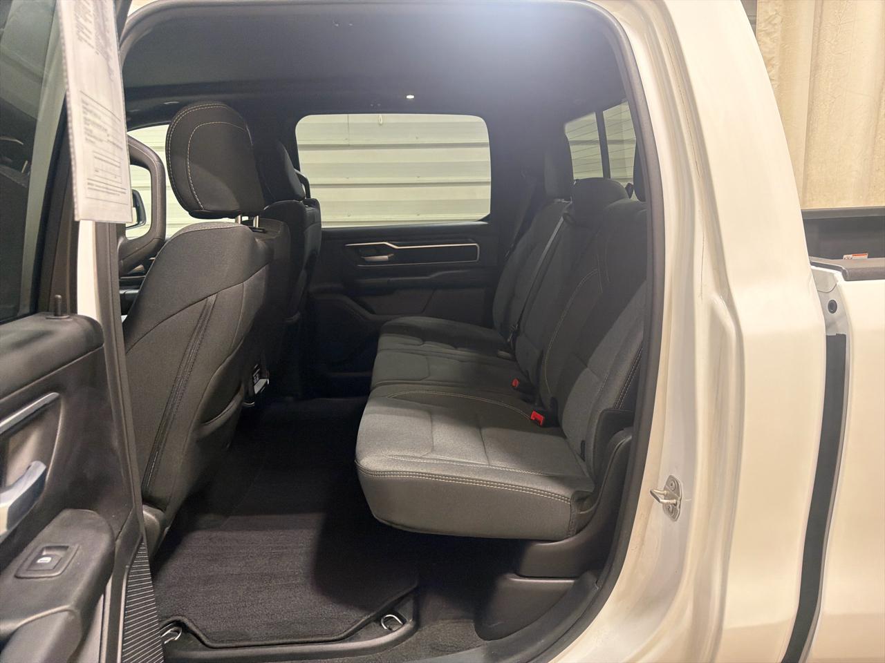 RAM 1500 Big Horn 4x4 Crew Cab 5'7" Box 2023