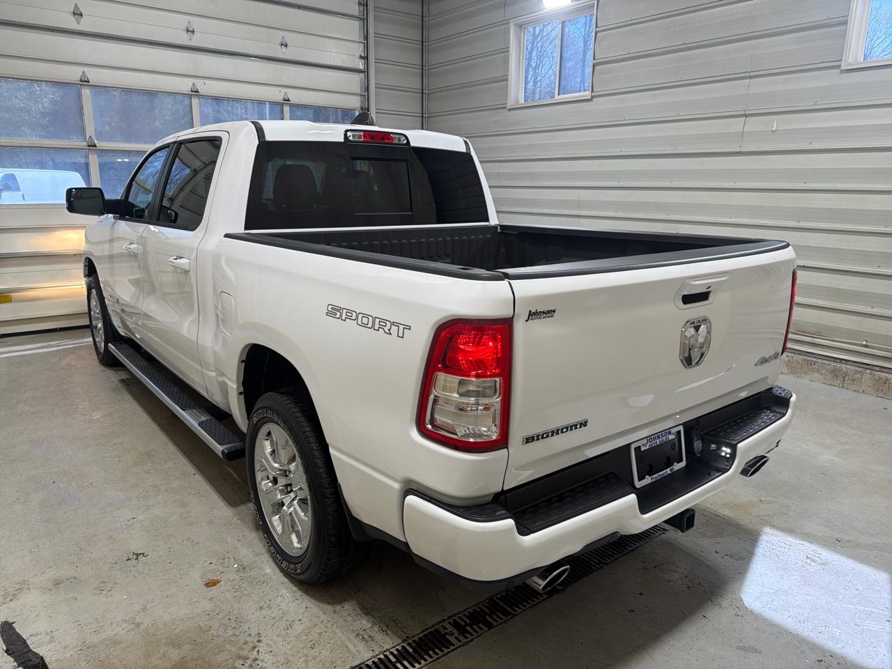 RAM 1500 Big Horn 4x4 Crew Cab 5'7" Box 2023