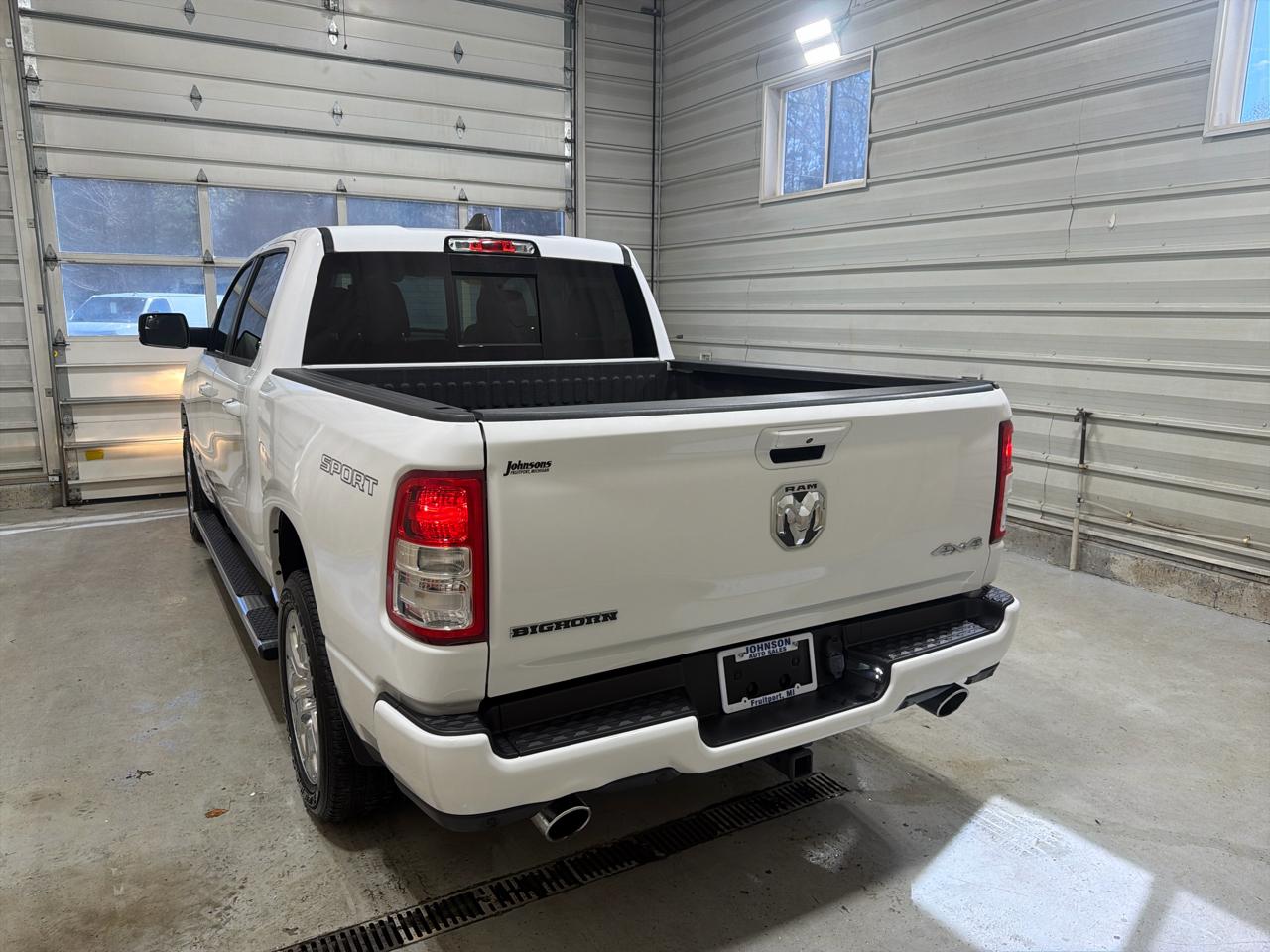 RAM 1500 Big Horn 4x4 Crew Cab 5'7" Box 2023