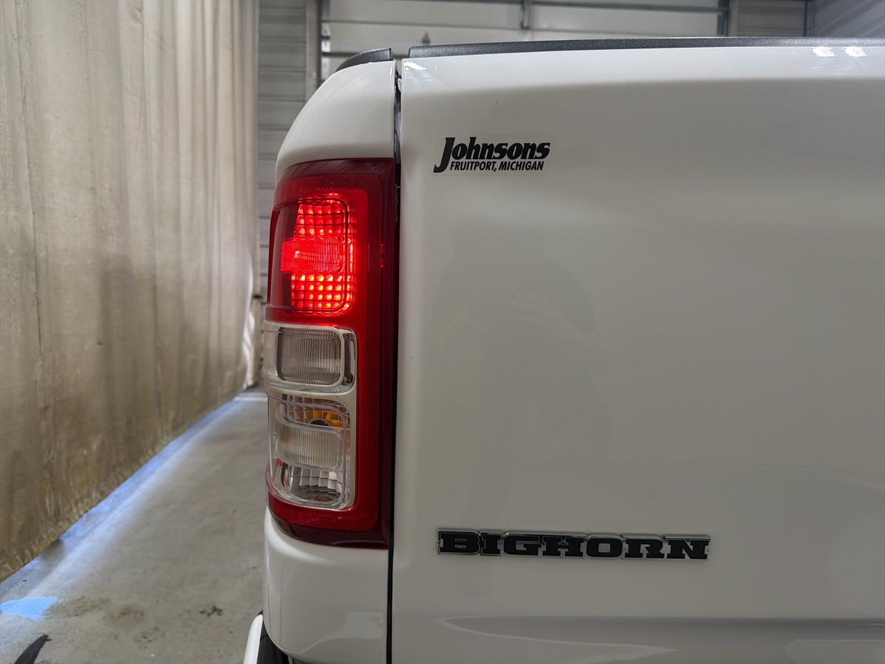 RAM 1500 Big Horn 4x4 Crew Cab 5'7" Box 2023