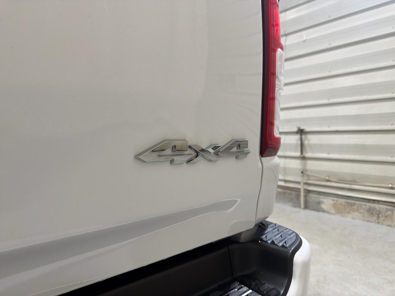 RAM 1500 Big Horn 4x4 Crew Cab 5'7" Box 2023