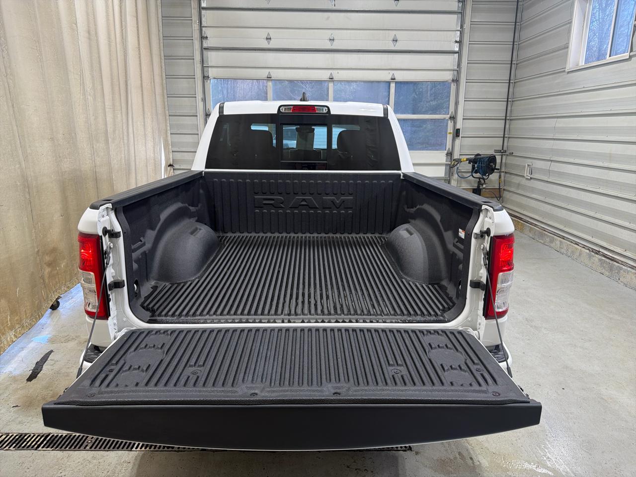 RAM 1500 Big Horn 4x4 Crew Cab 5'7" Box 2023