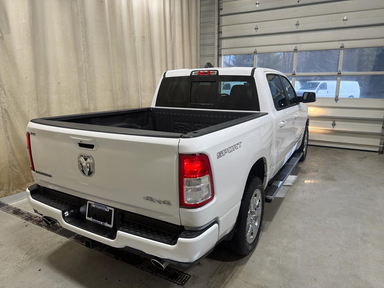 RAM 1500 Big Horn 4x4 Crew Cab 5'7" Box 2023
