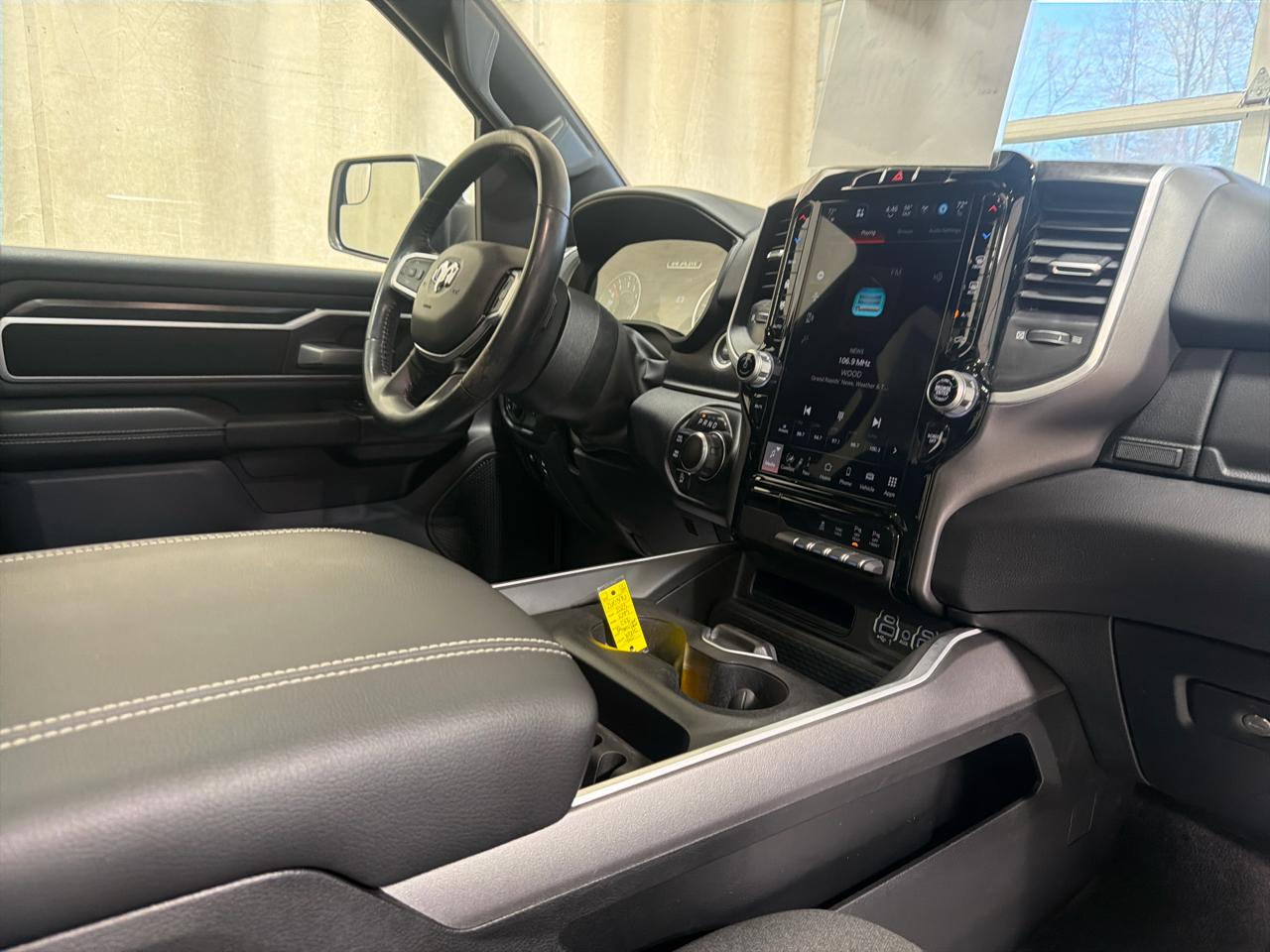 RAM 1500 Big Horn 4x4 Crew Cab 5'7" Box 2023