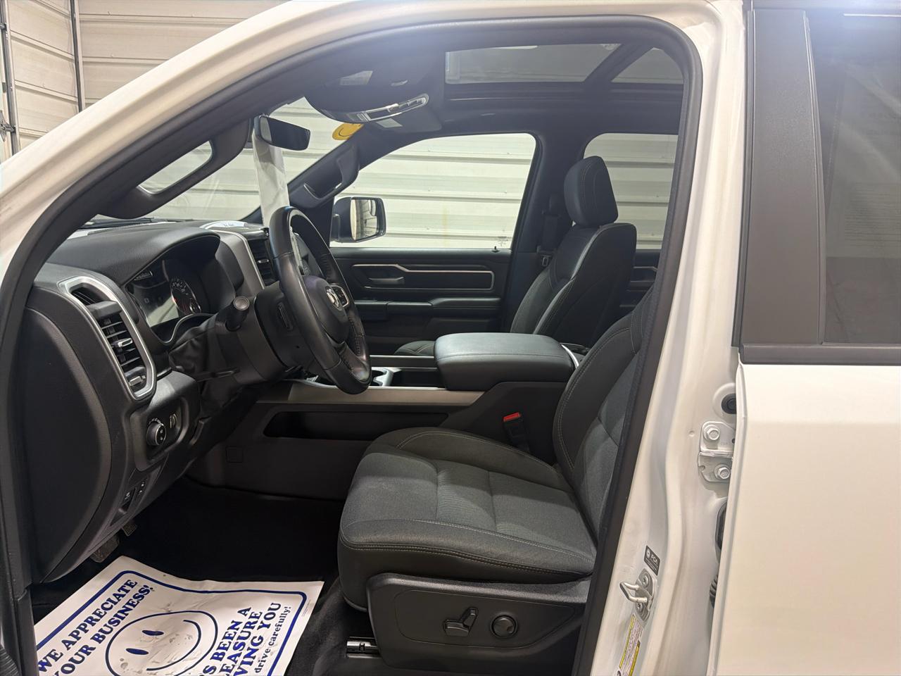 RAM 1500 Big Horn 4x4 Crew Cab 5'7" Box 2023
