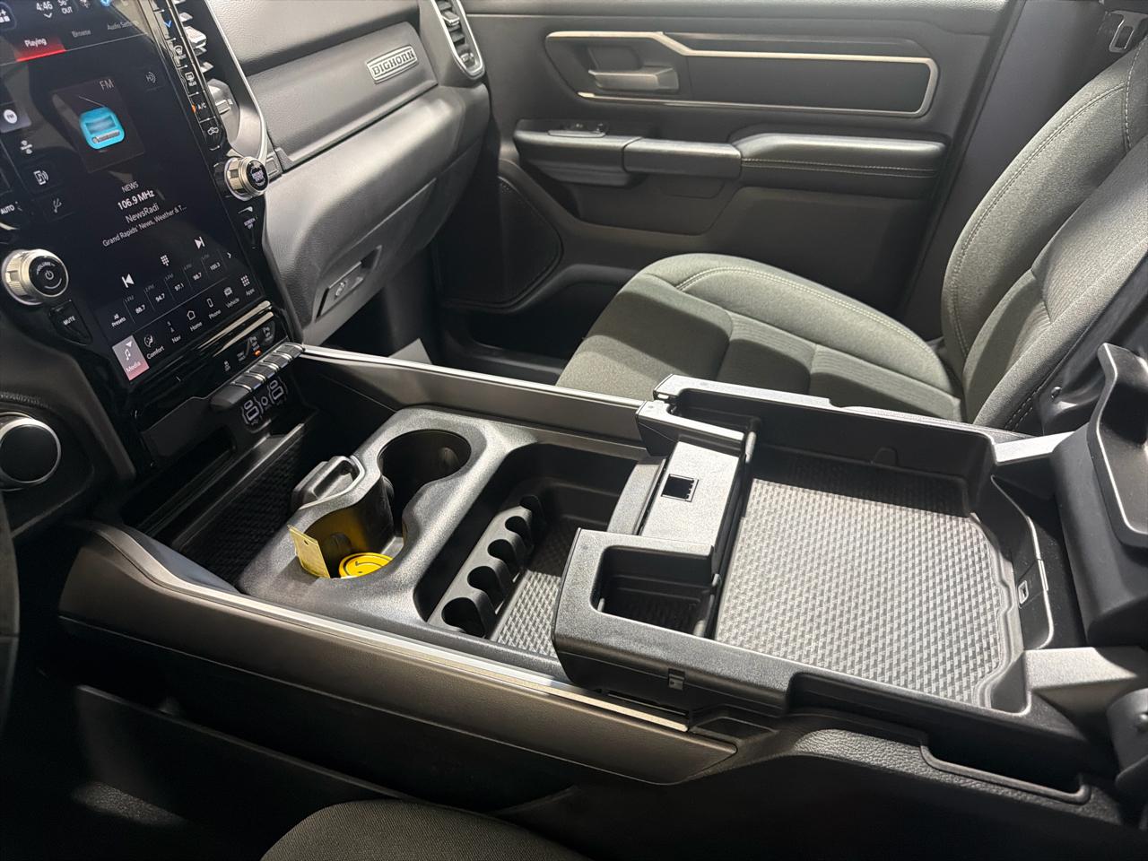 RAM 1500 Big Horn 4x4 Crew Cab 5'7" Box 2023