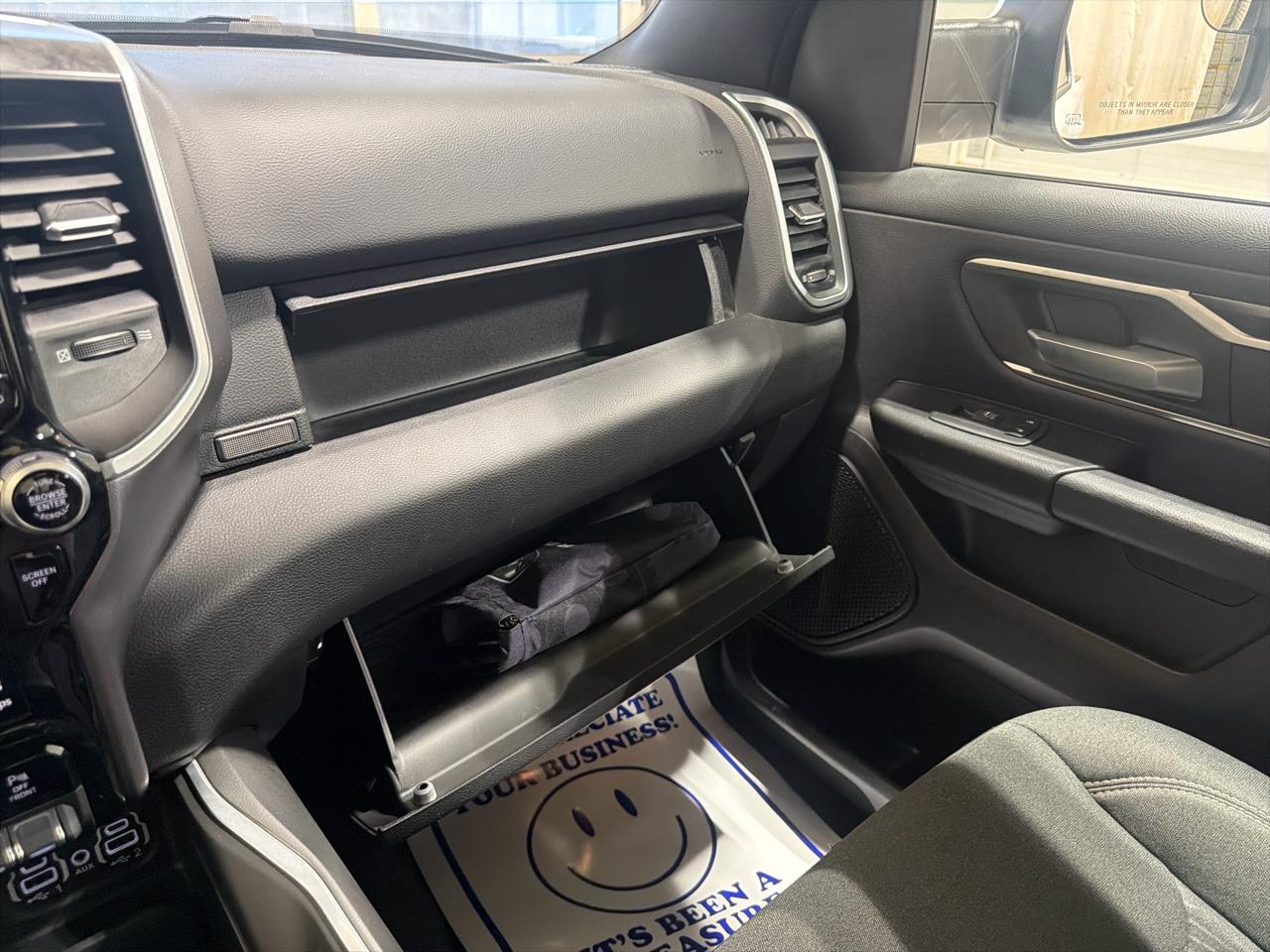 RAM 1500 Big Horn 4x4 Crew Cab 5'7" Box 2023