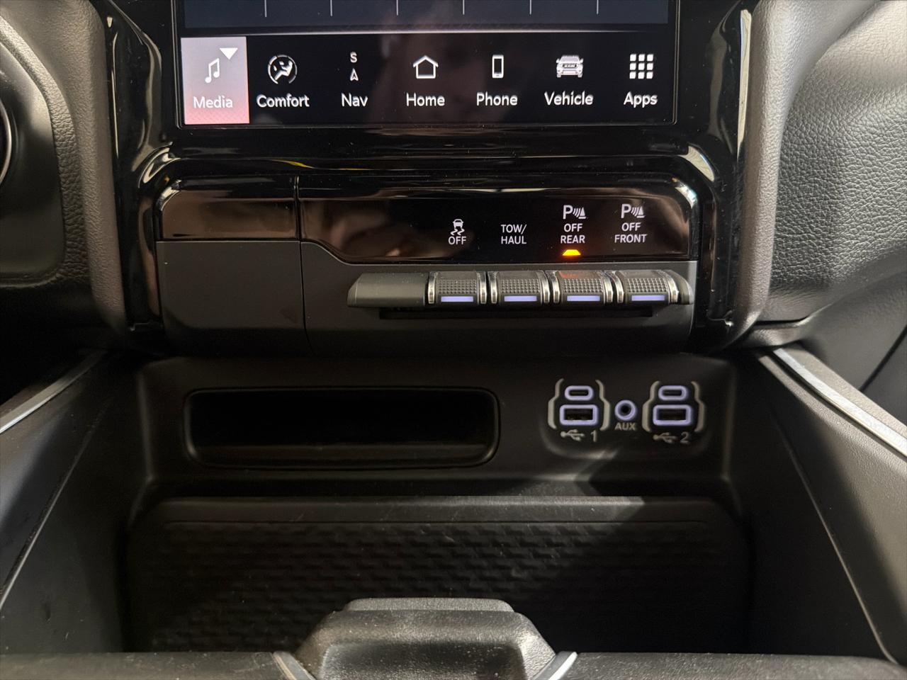 RAM 1500 Big Horn 4x4 Crew Cab 5'7" Box 2023