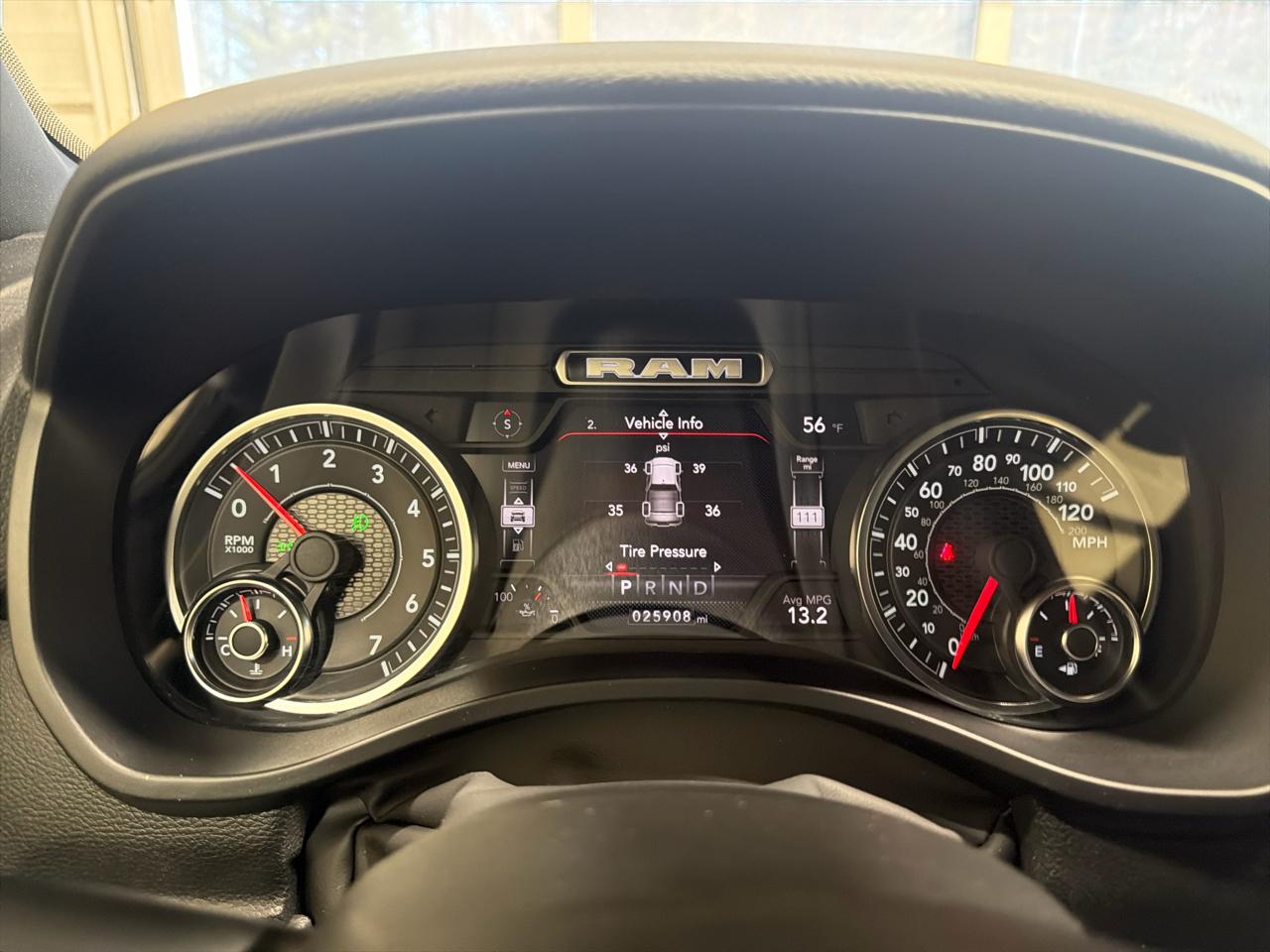 RAM 1500 Big Horn 4x4 Crew Cab 5'7" Box 2023