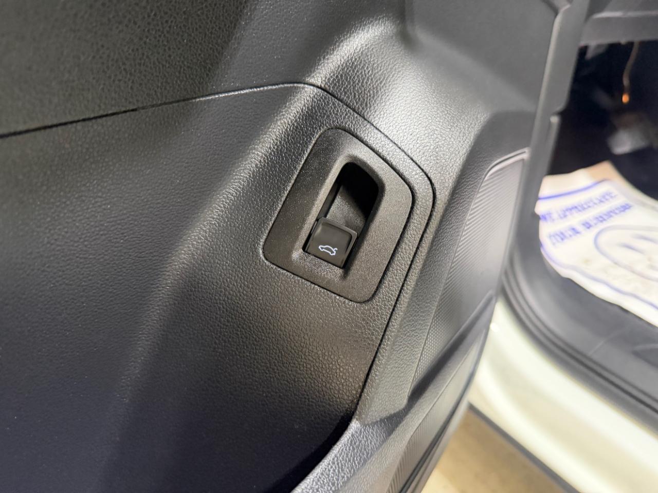 Volkswagen Atlas 3.6L V6 SE w/Technology FWD 2019