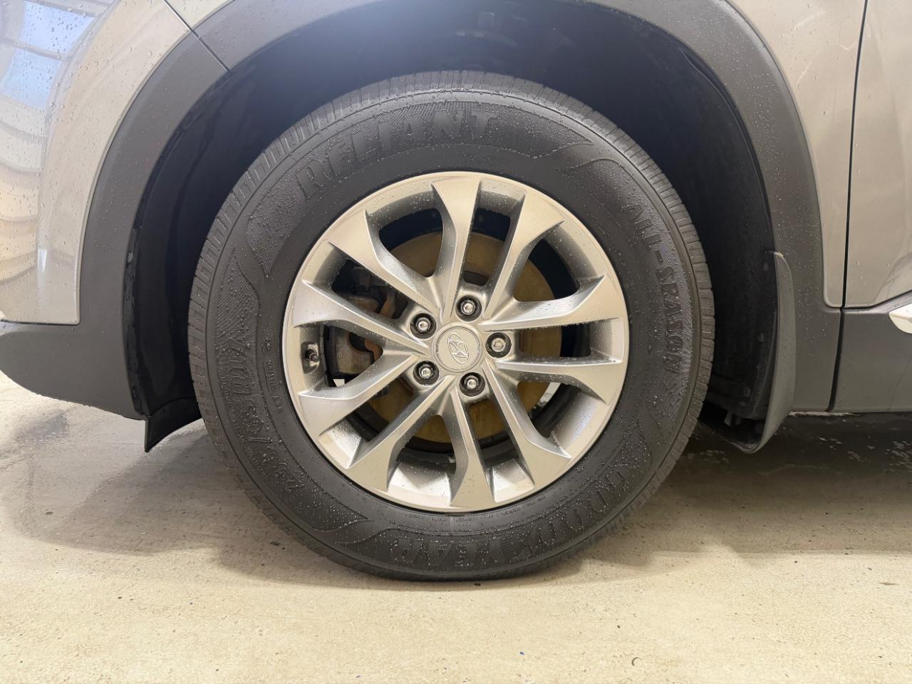 Hyundai Santa Fe SEL 2.4L Auto FWD 2019