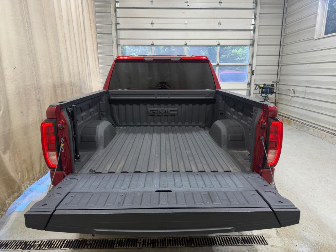 GMC Sierra 1500 4WD Crew Cab 147" SLE 2021