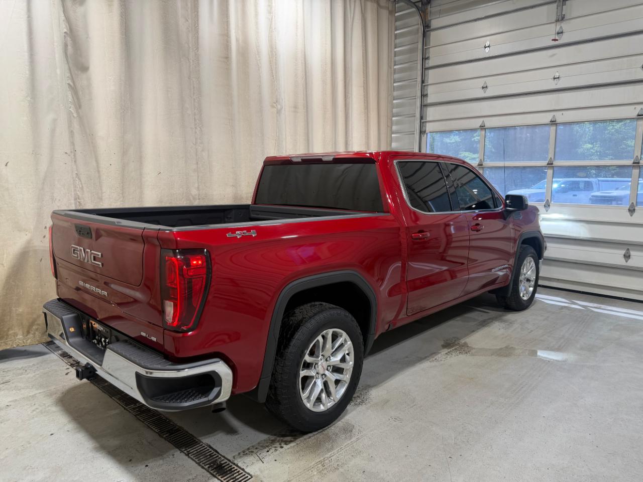 GMC Sierra 1500 4WD Crew Cab 147" SLE 2021