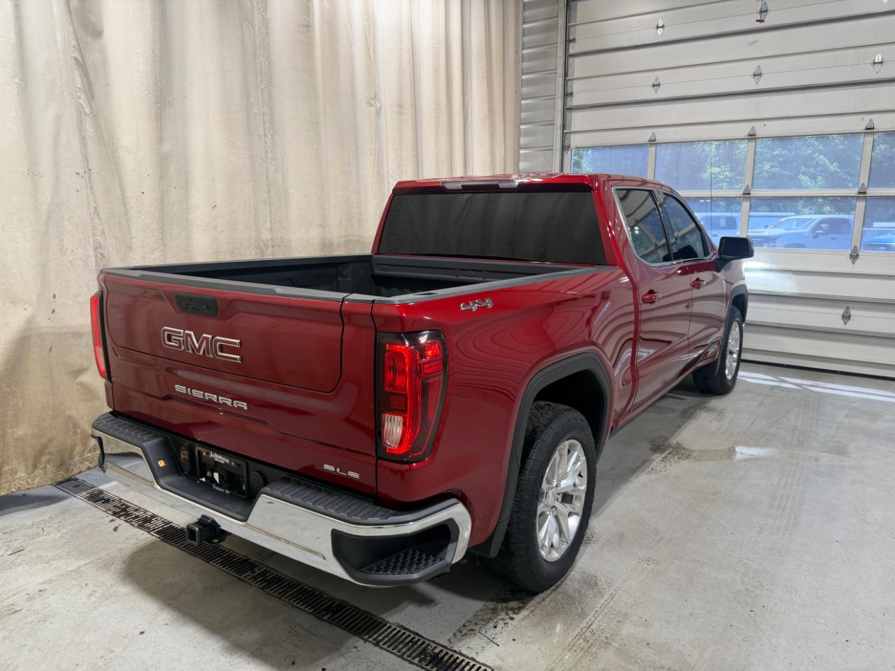 GMC Sierra 1500 4WD Crew Cab 147" SLE 2021