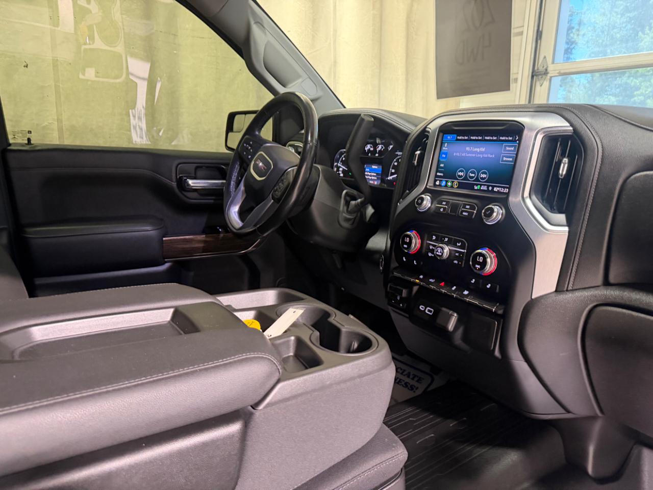 GMC Sierra 1500 4WD Crew Cab 147" SLE 2021