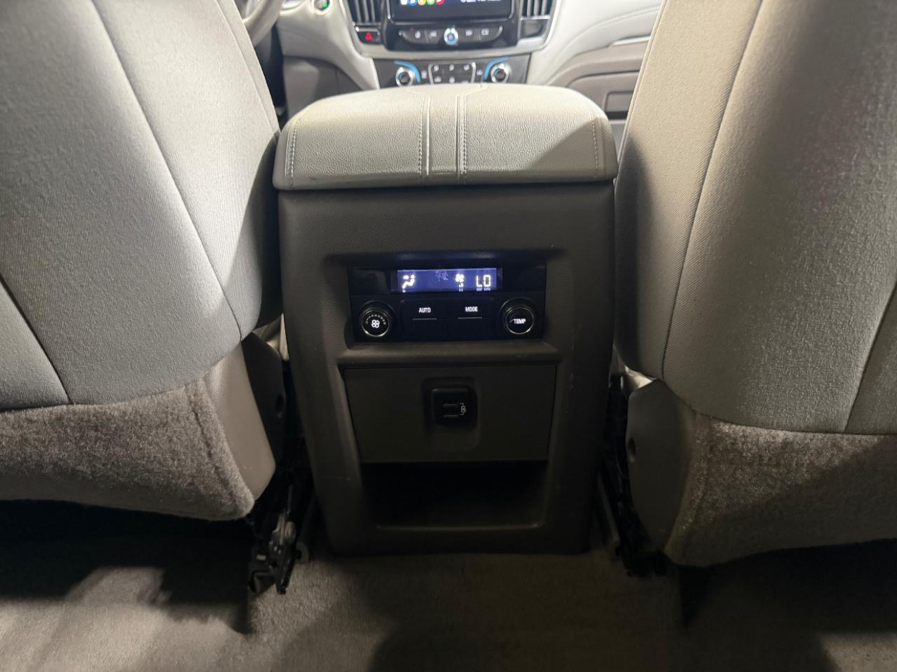 Chevrolet Traverse AWD 4dr LT Cloth w/1LT 2021