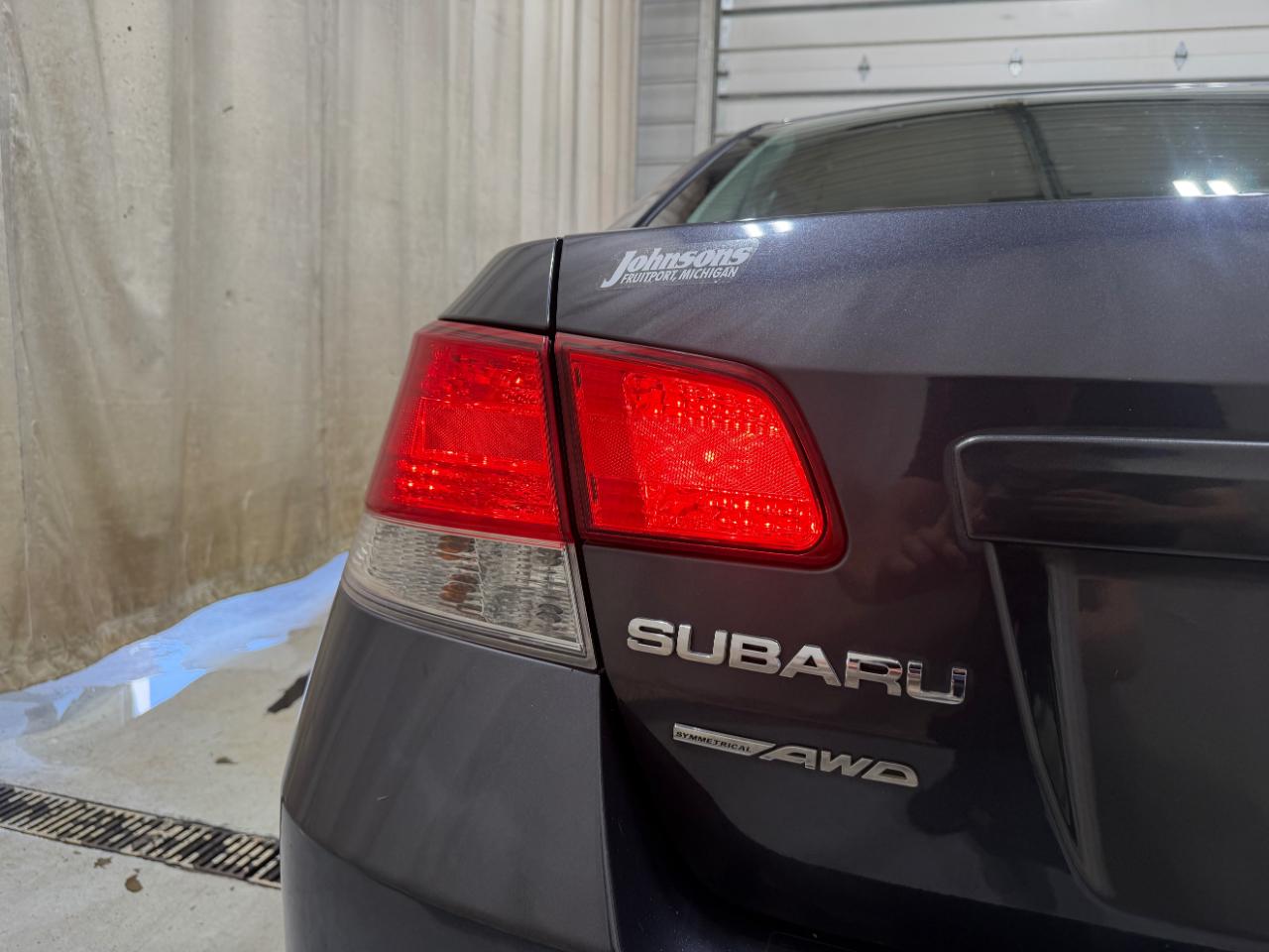 Subaru Legacy 4dr Sdn H4 Auto 2.5i Premium 2013