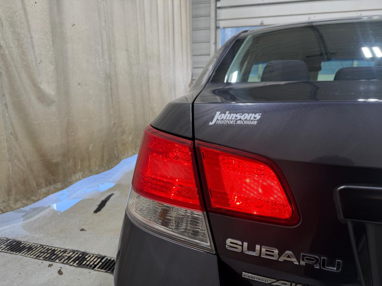 Subaru Legacy 4dr Sdn H4 Auto 2.5i Premium 2013