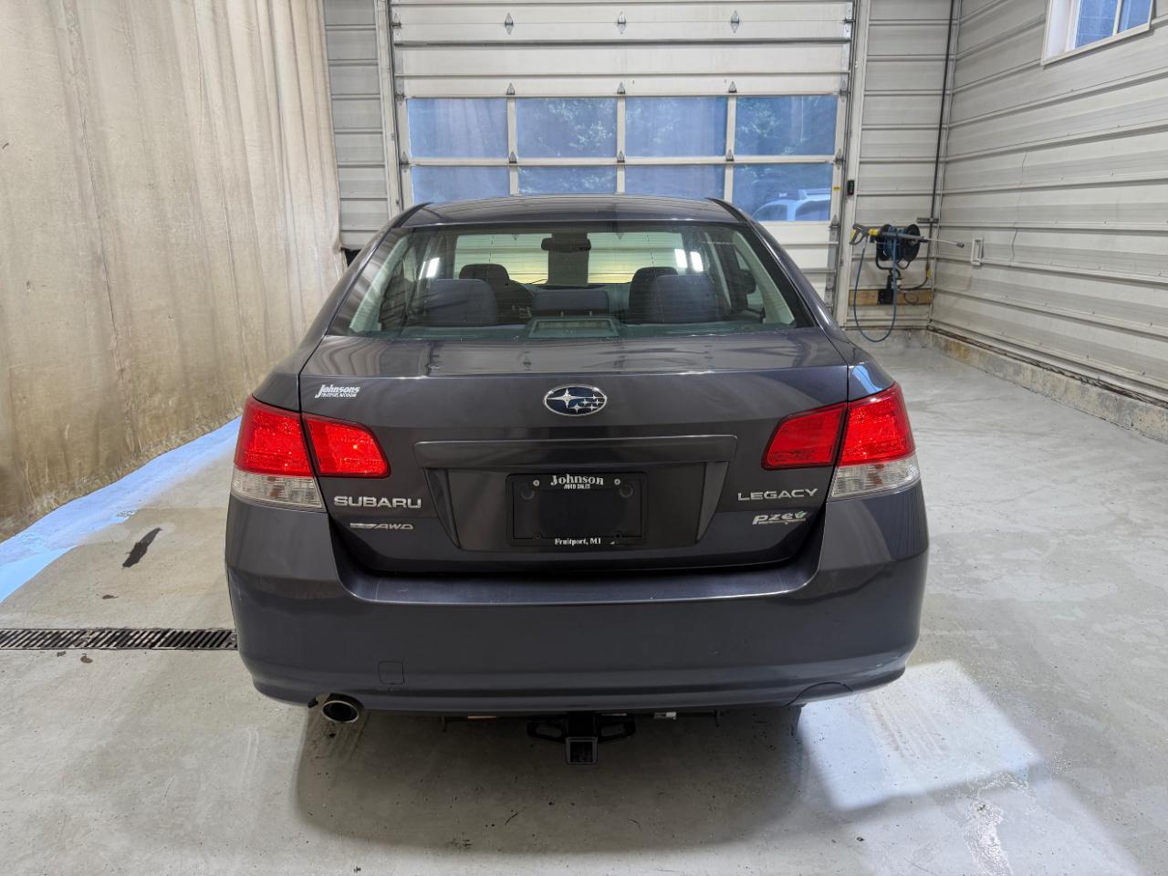 Subaru Legacy 4dr Sdn H4 Auto 2.5i Premium 2013