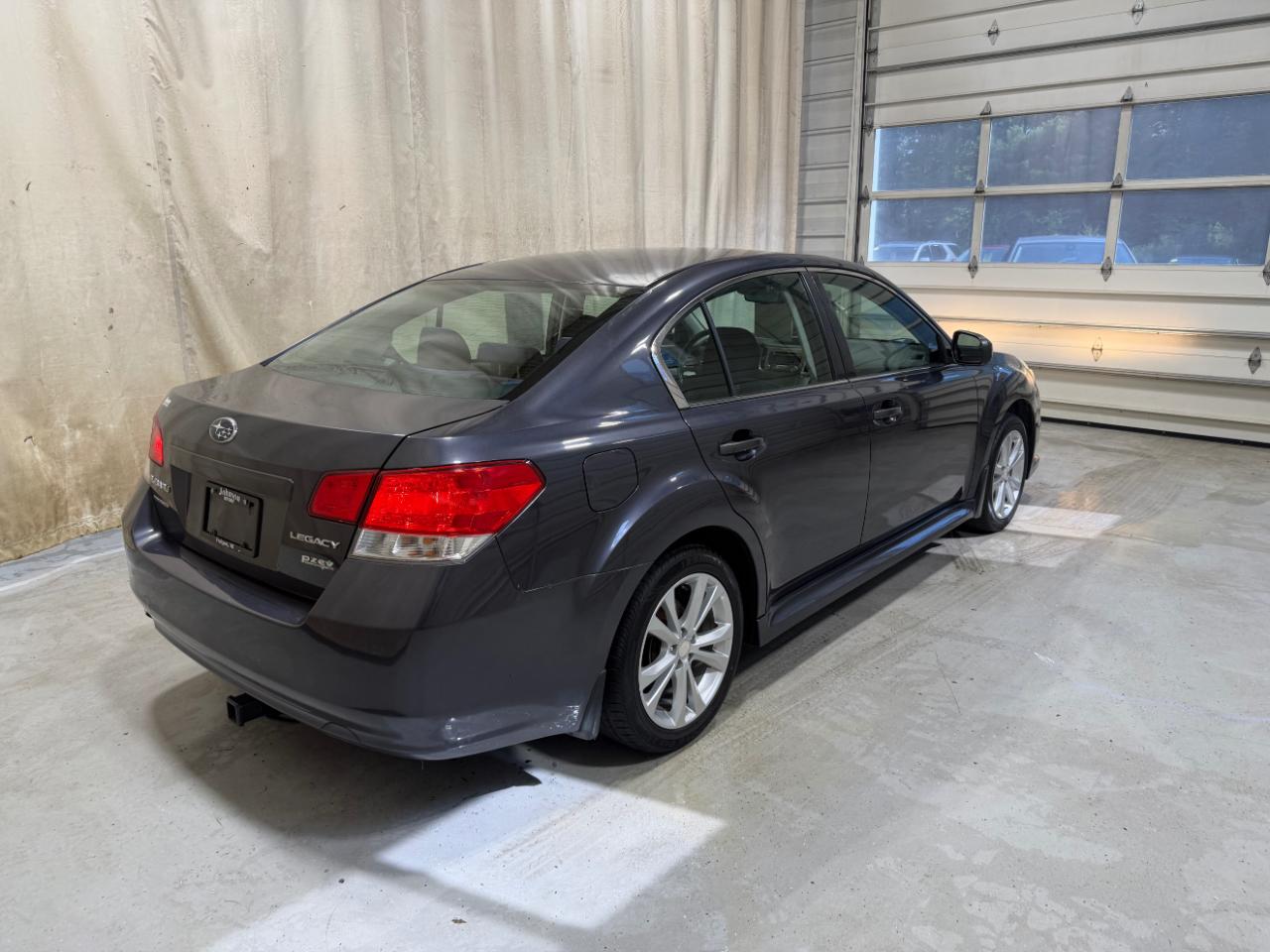 Subaru Legacy 4dr Sdn H4 Auto 2.5i Premium 2013