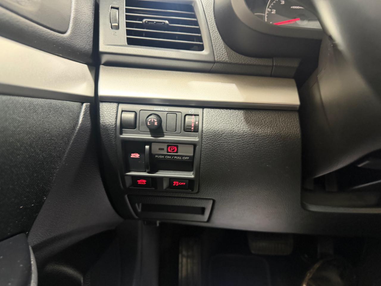 Subaru Legacy 4dr Sdn H4 Auto 2.5i Premium 2013