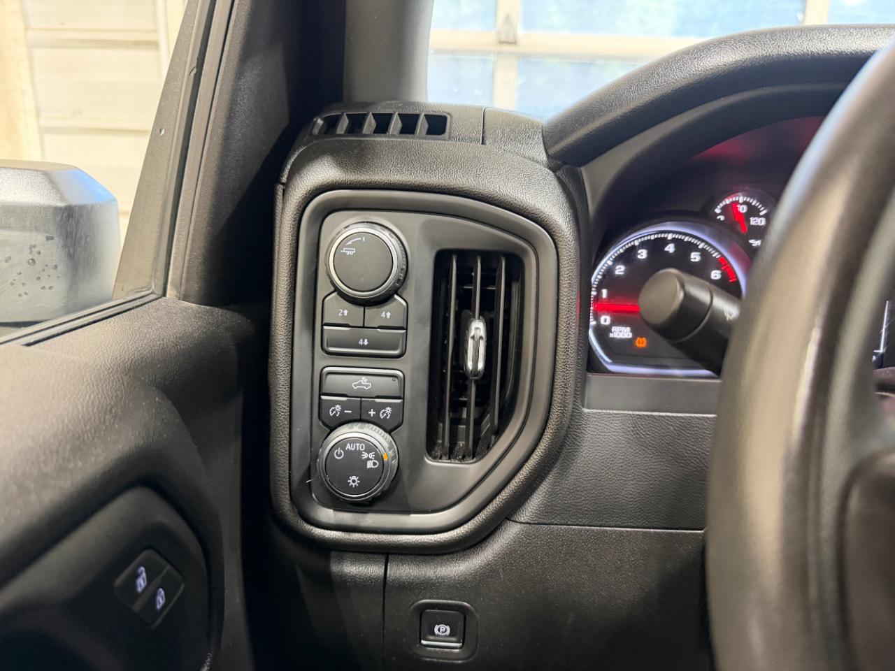 Chevrolet Silverado 2500HD 4WD Reg Cab 142" Work Truck 2022