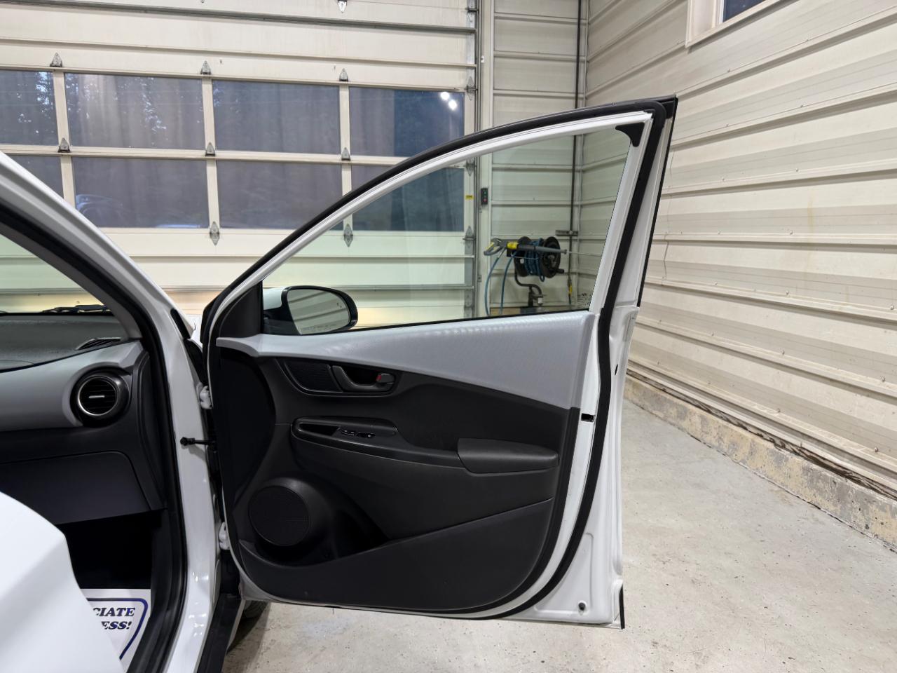 Hyundai Kona SEL Auto FWD 2021