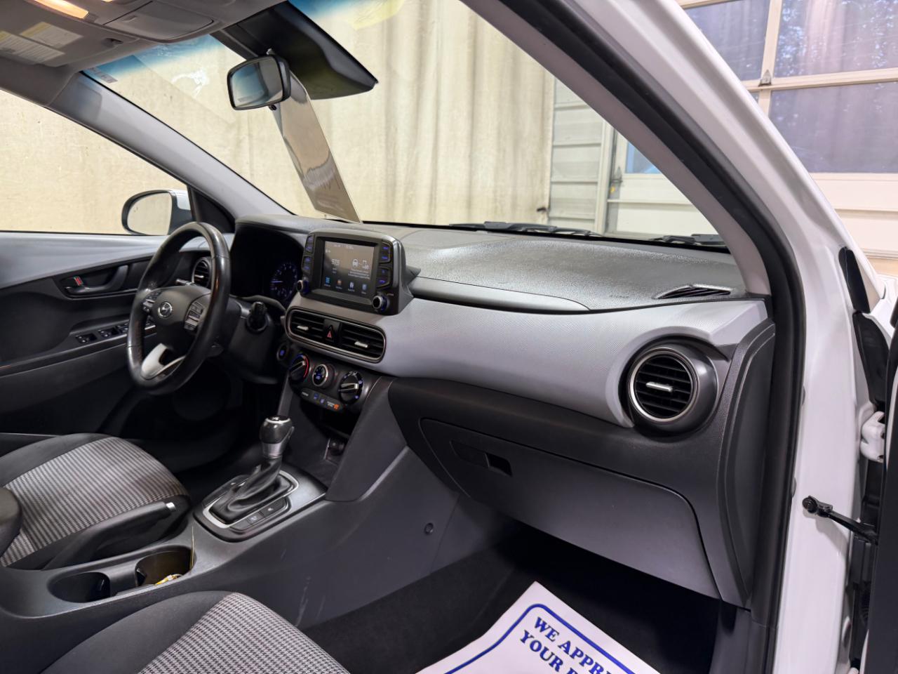 Hyundai Kona SEL Auto FWD 2021