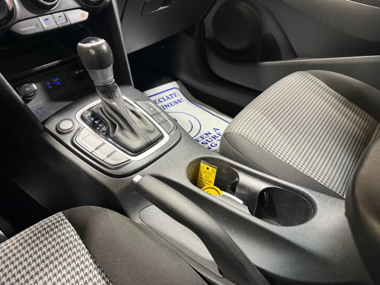Hyundai Kona SEL Auto FWD 2021