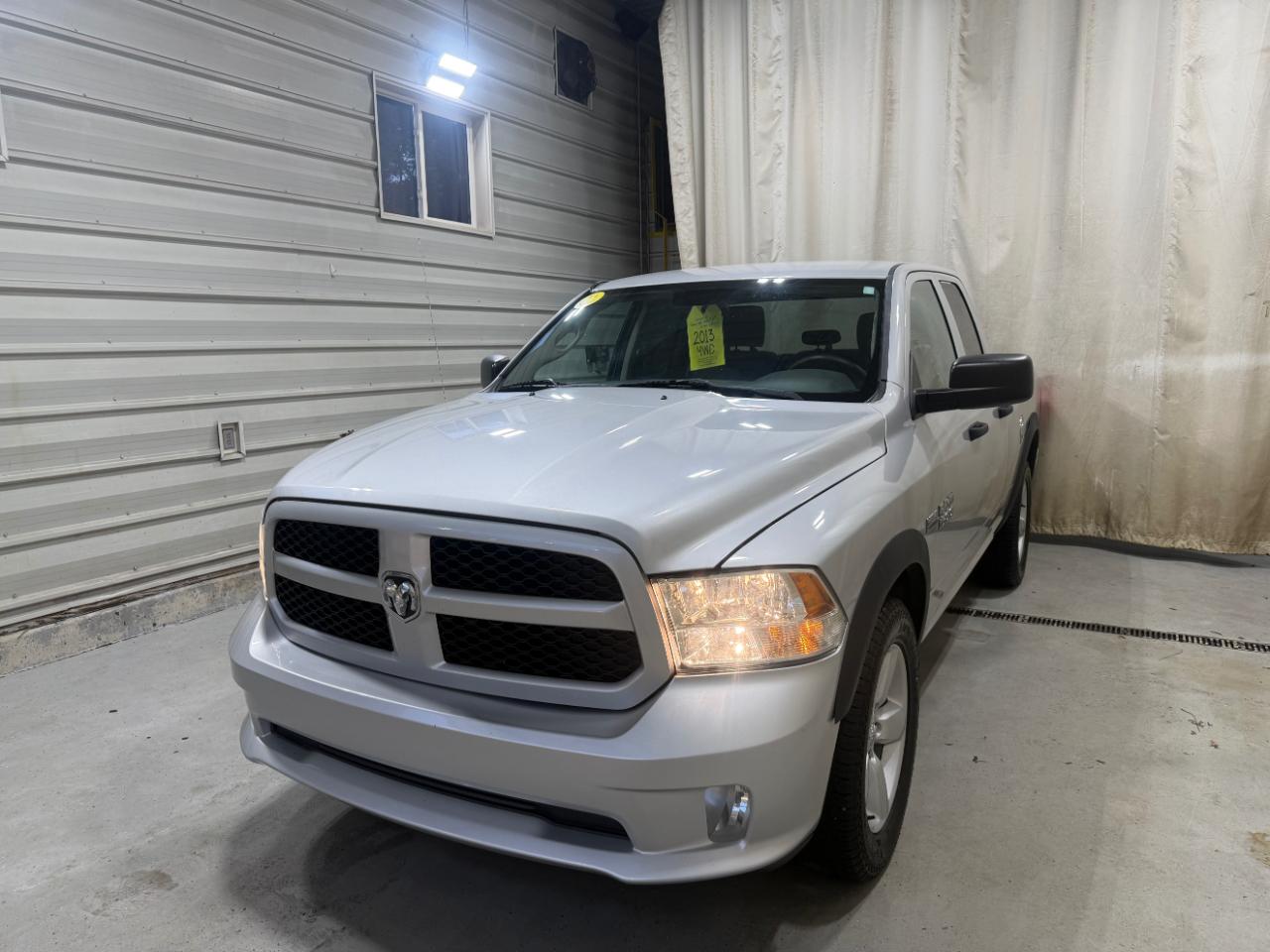RAM 1500 4WD Quad Cab 140.5" Express 2013