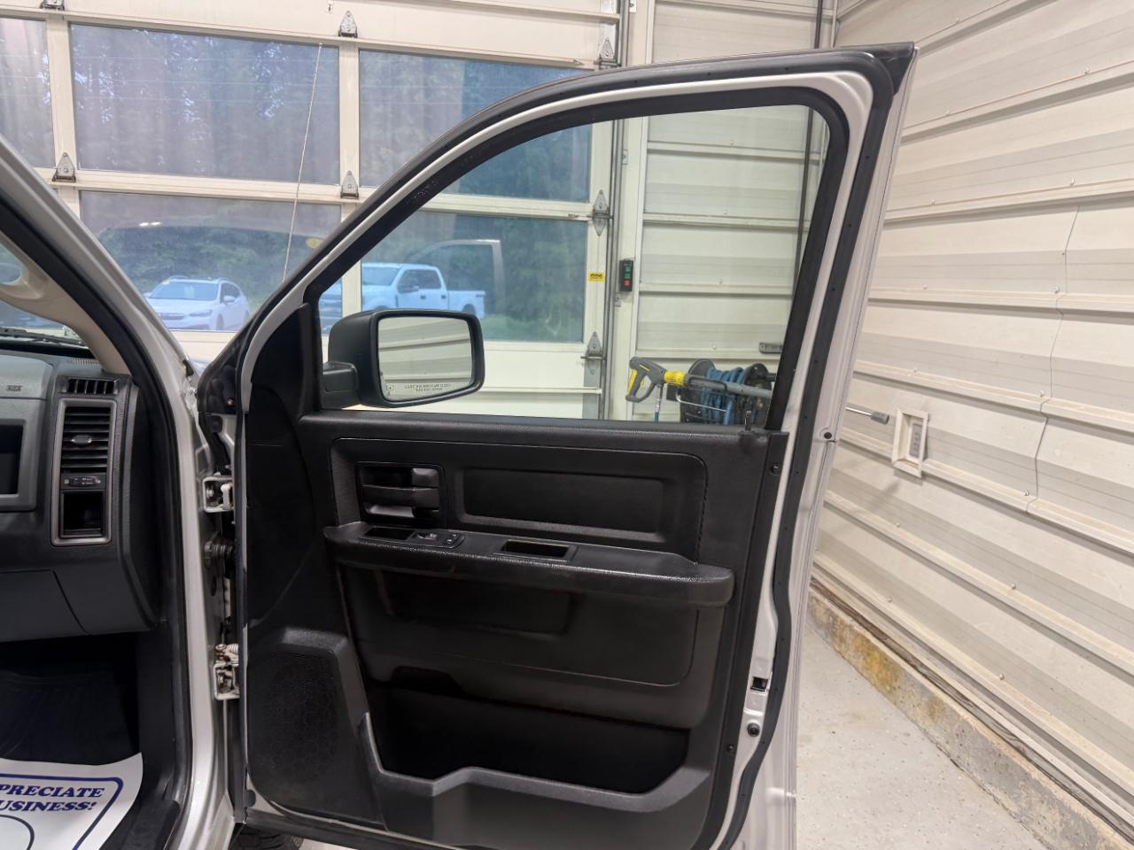 RAM 1500 4WD Quad Cab 140.5" Express 2013