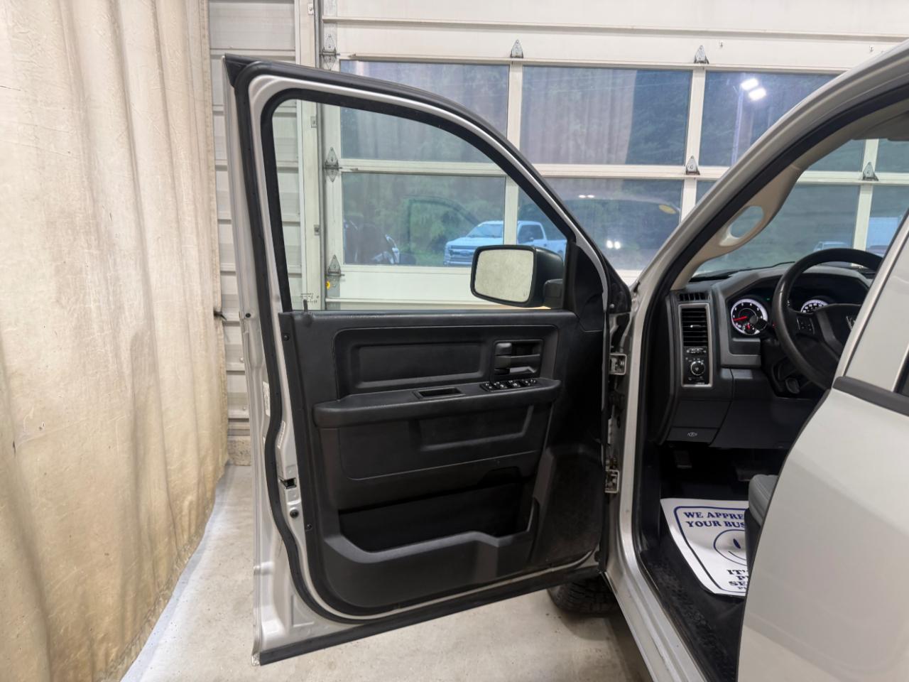 RAM 1500 4WD Quad Cab 140.5" Express 2013