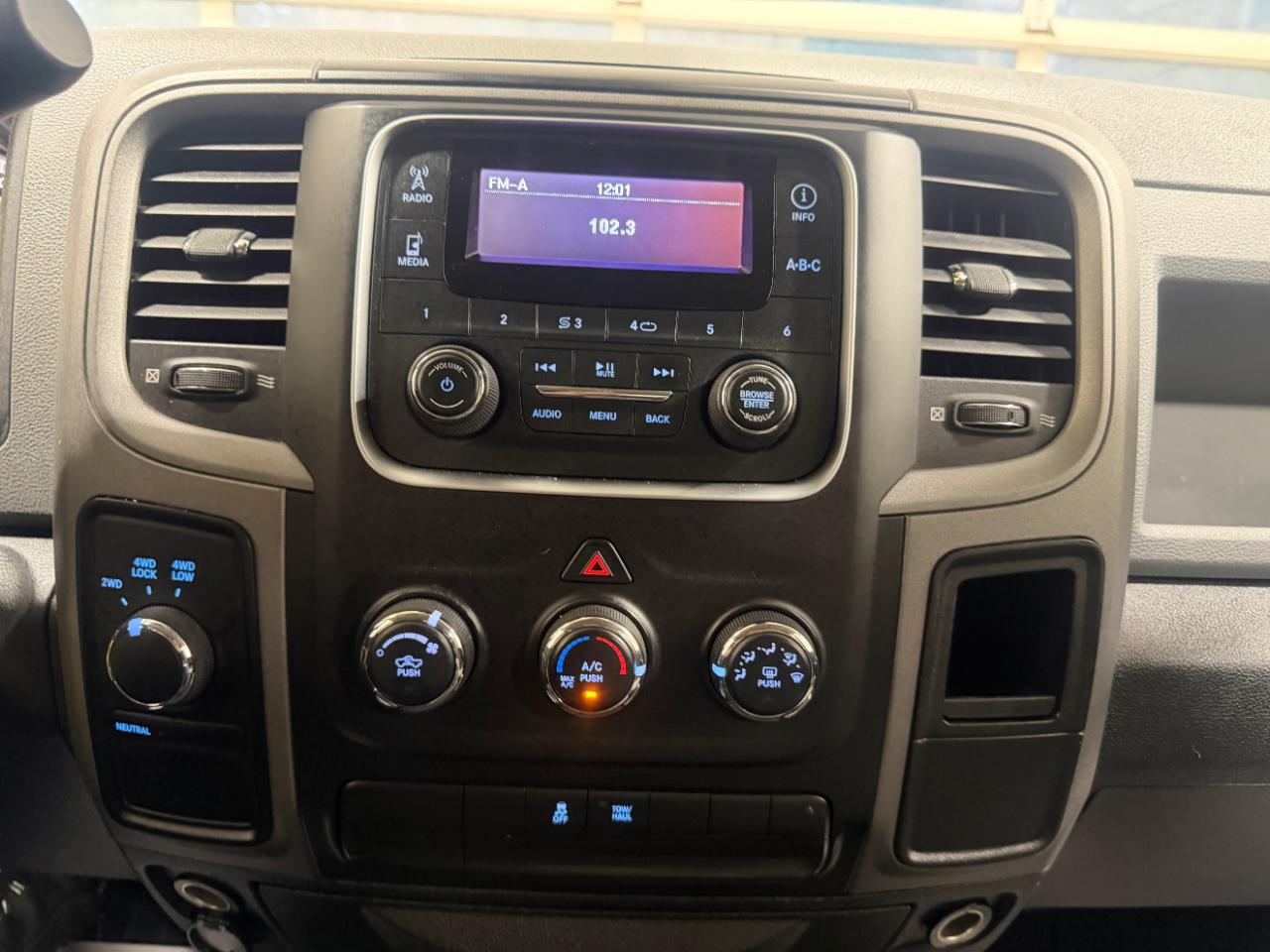 RAM 1500 4WD Quad Cab 140.5" Express 2013