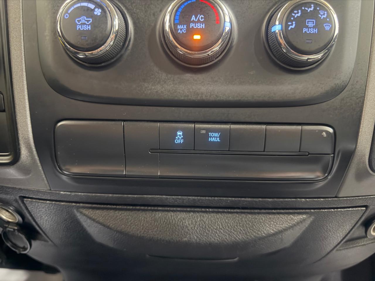 RAM 1500 4WD Quad Cab 140.5" Express 2013