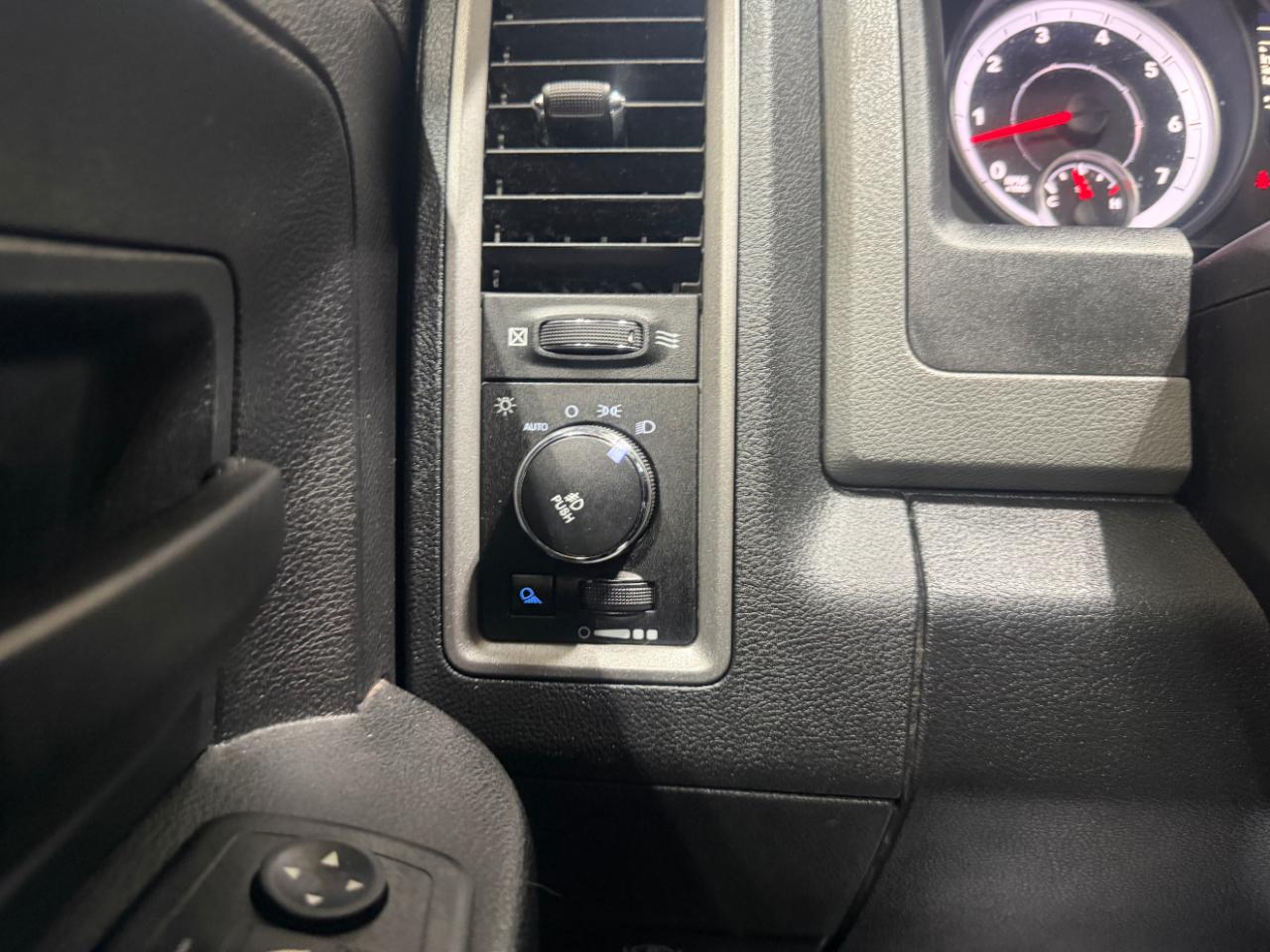 RAM 1500 4WD Quad Cab 140.5" Express 2013