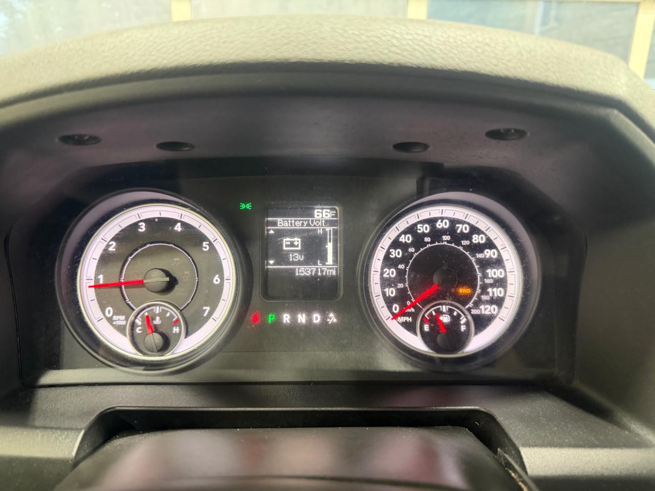 RAM 1500 4WD Quad Cab 140.5" Express 2013