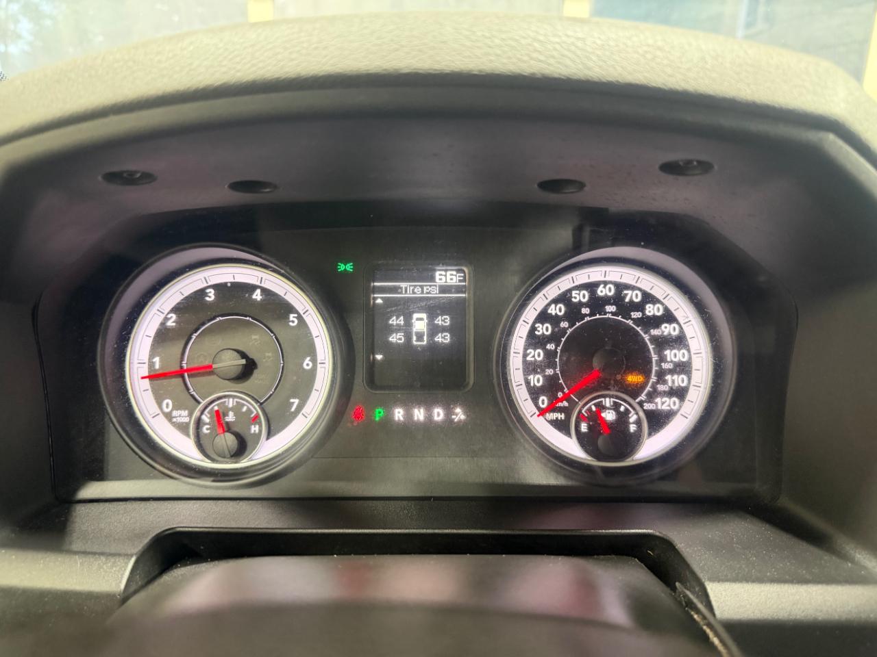 RAM 1500 4WD Quad Cab 140.5" Express 2013