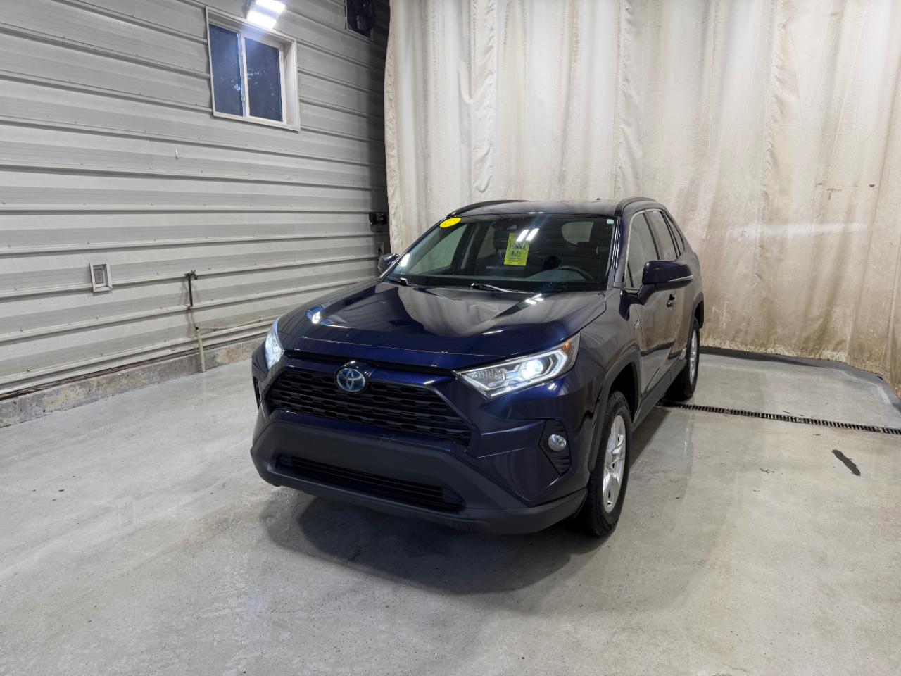 Toyota RAV4 Hybrid XLE AWD (Natl) *Ltd Avail* 2020