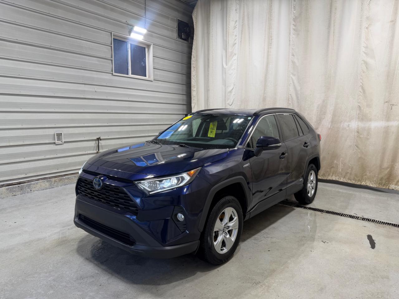 Toyota RAV4 Hybrid XLE AWD (Natl) *Ltd Avail* 2020