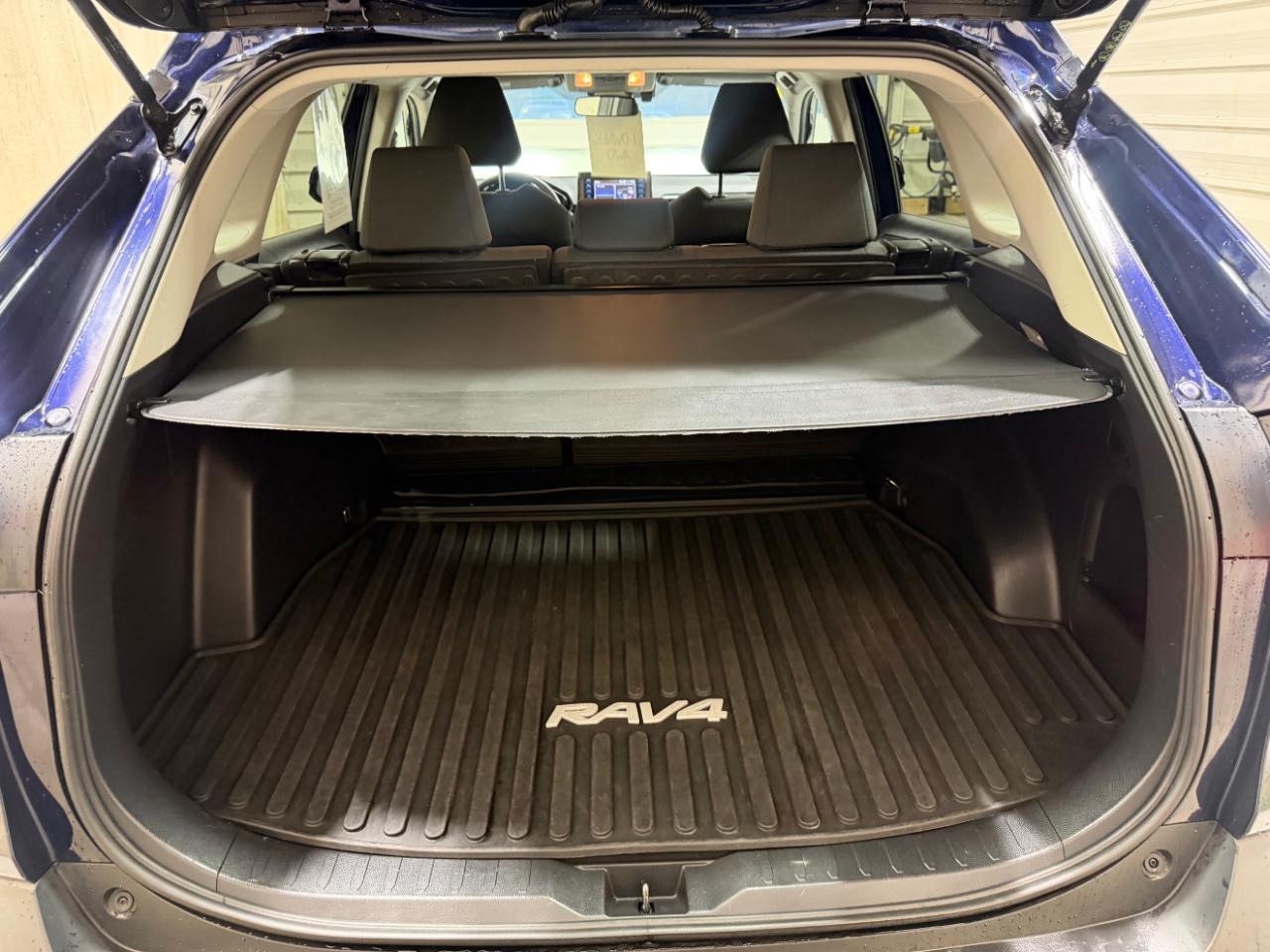 Toyota RAV4 Hybrid XLE AWD (Natl) *Ltd Avail* 2020